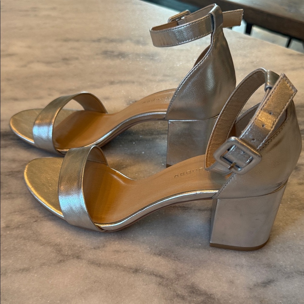 CL by Chinese Laundry 

Jody Metallic Block Heel Ankle Strap Sandals

Size 9/40